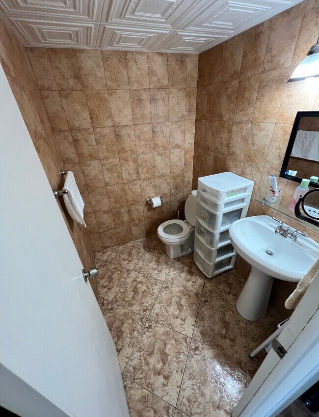 Bathroom - 1833 S Ocean Dr