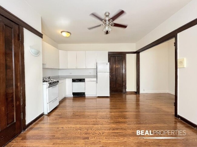 Building Photo - 0 bedroom in CHICAGO IL 60613