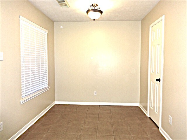 Building Photo - 7010 Durango Dr