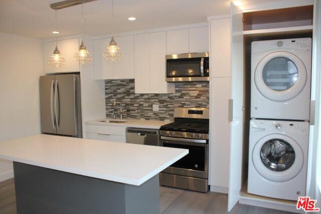 Building Photo - 713 Vernon Ave