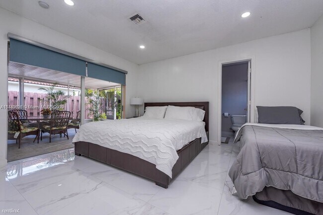 Building Photo - 3 br, 2 bath House - 14347 SW 176th Ter Fl...