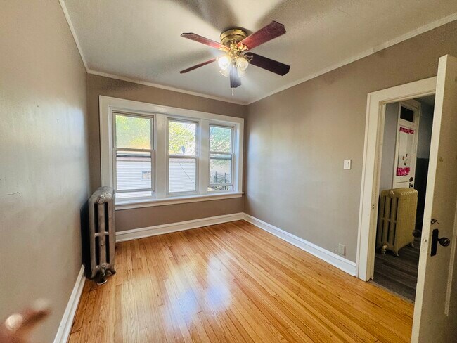 Building Photo - 6721 S Maplewood Ave