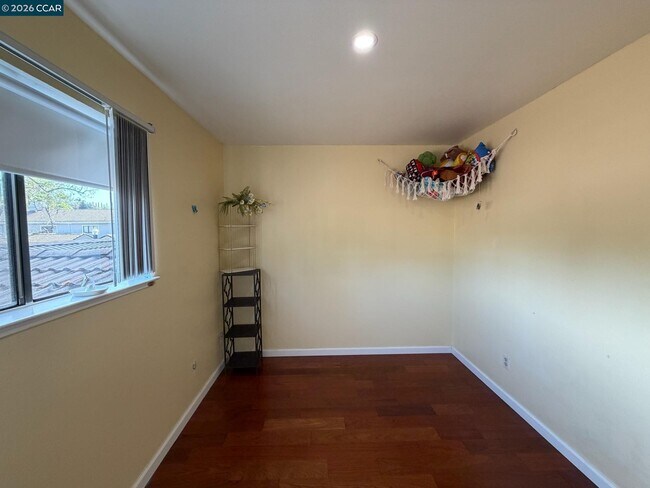 Building Photo - 6 Basin Ct