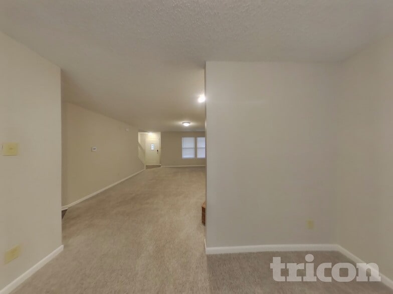 Building Photo - 2322 Edgewater Cir