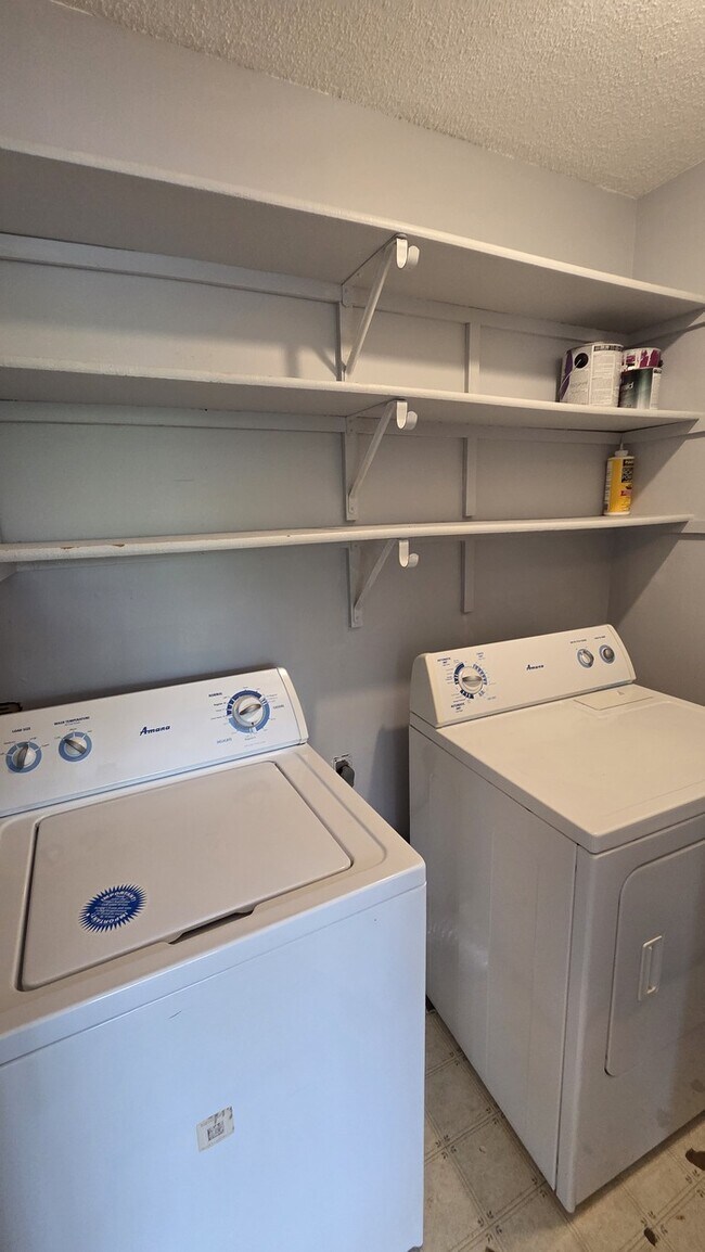 Building Photo - 2-Bed, 2-Bath Rental with Spacious Living ...