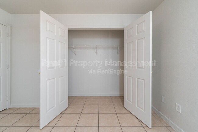 Building Photo - 210 Ichabod Ave