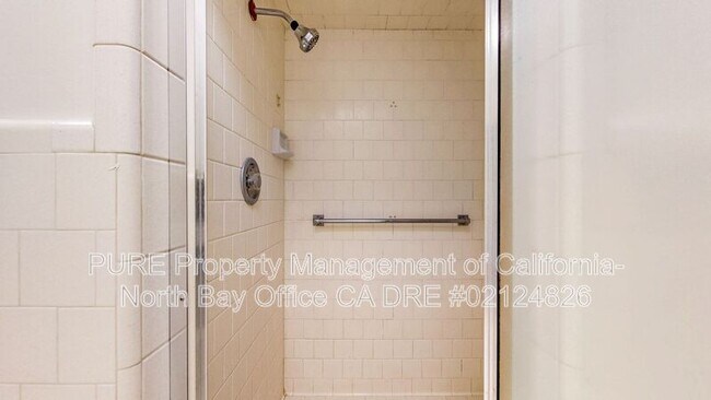 Building Photo - 2450 Grosse Ave