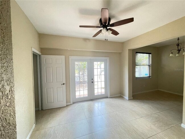 Building Photo - 2930 Willow Creek Ln