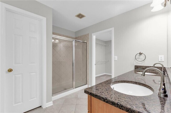 Building Photo - 10870 Brunson Dr