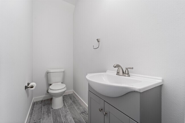 Building Photo - 913 Turner Dr