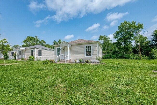 Building Photo - 4 Jennische St