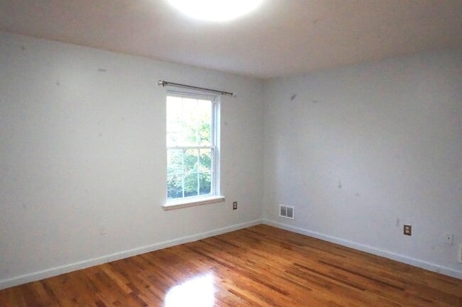 Building Photo - 342 Forrest St