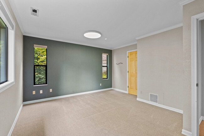 Building Photo - 12135 107th Ave NE