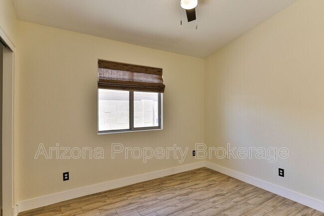 Building Photo - 1885 E Palomino Dr