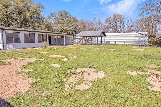 Building Photo - Available Now! Newly Remodeled 4 Bed 3 Bat...