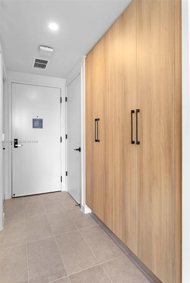 Building Photo - 121 NE 5th St