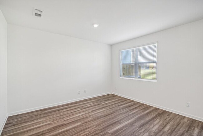 Building Photo - Fantastic 3bd/2ba home! Let yourself in!