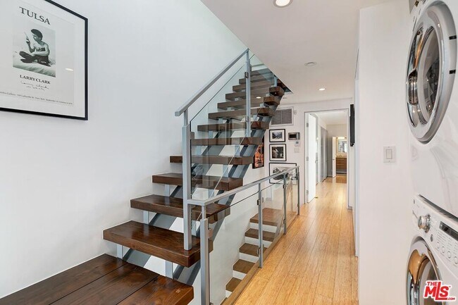 Building Photo - 644 Navy St