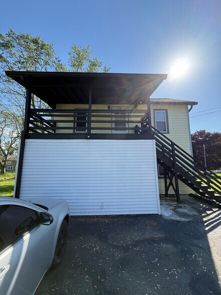 Building Photo - 54 Henry St