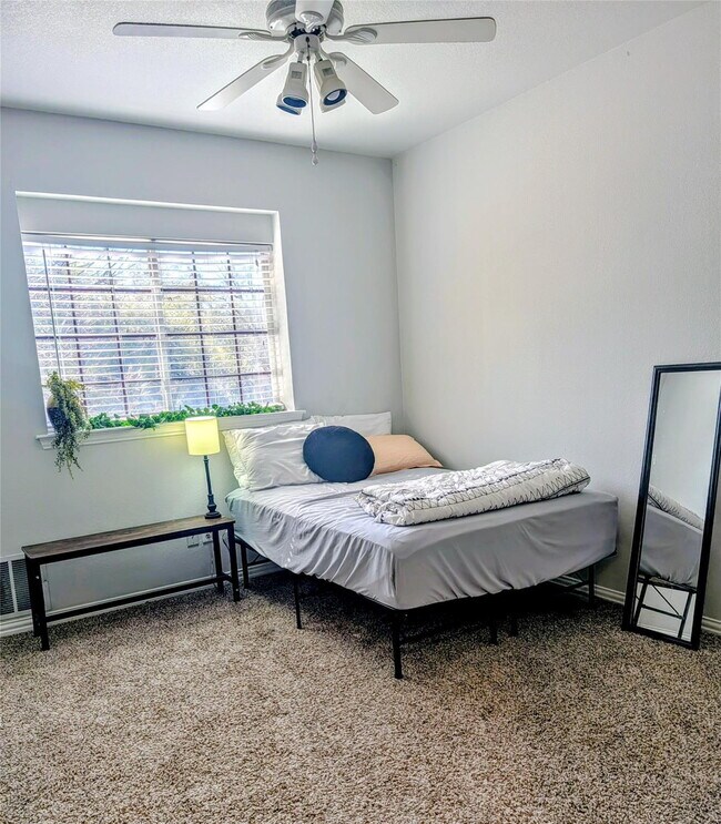 Building Photo - Exceptional Home in Arlington – Great Layout & Prime Location