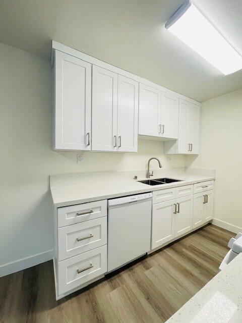 Building Photo - 112 S St Andrews Pl