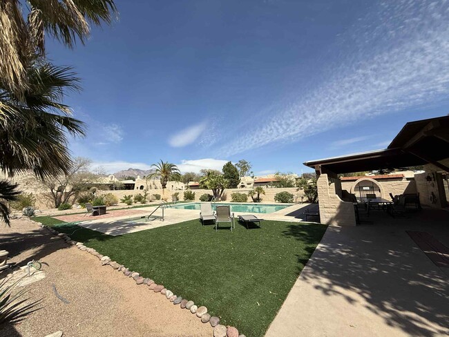 Building Photo - 5204 N Tigua Dr