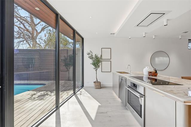 Building Photo - 6822 Victoria Ave