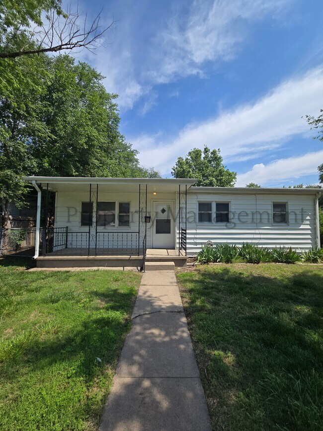 Primary Photo - 2204 W Grant St