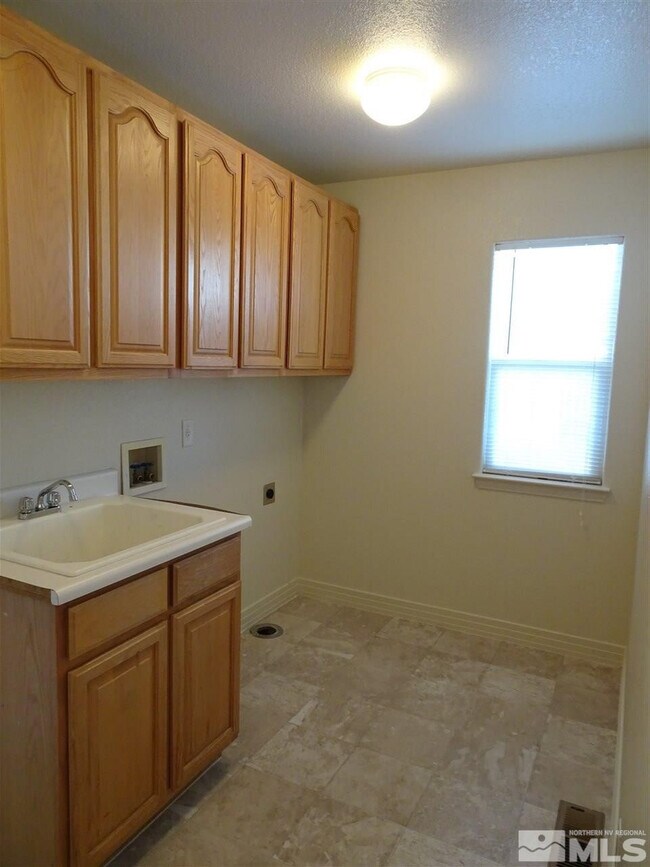 Building Photo - 7021 Heatherwood Dr