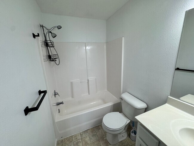 Building Photo - 1631 Jenna Dr