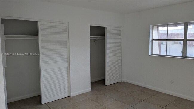 Building Photo - 8650 SW 67th Ave