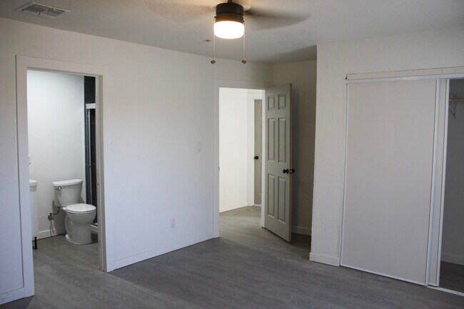 Building Photo - 1125 Tamerack Ave