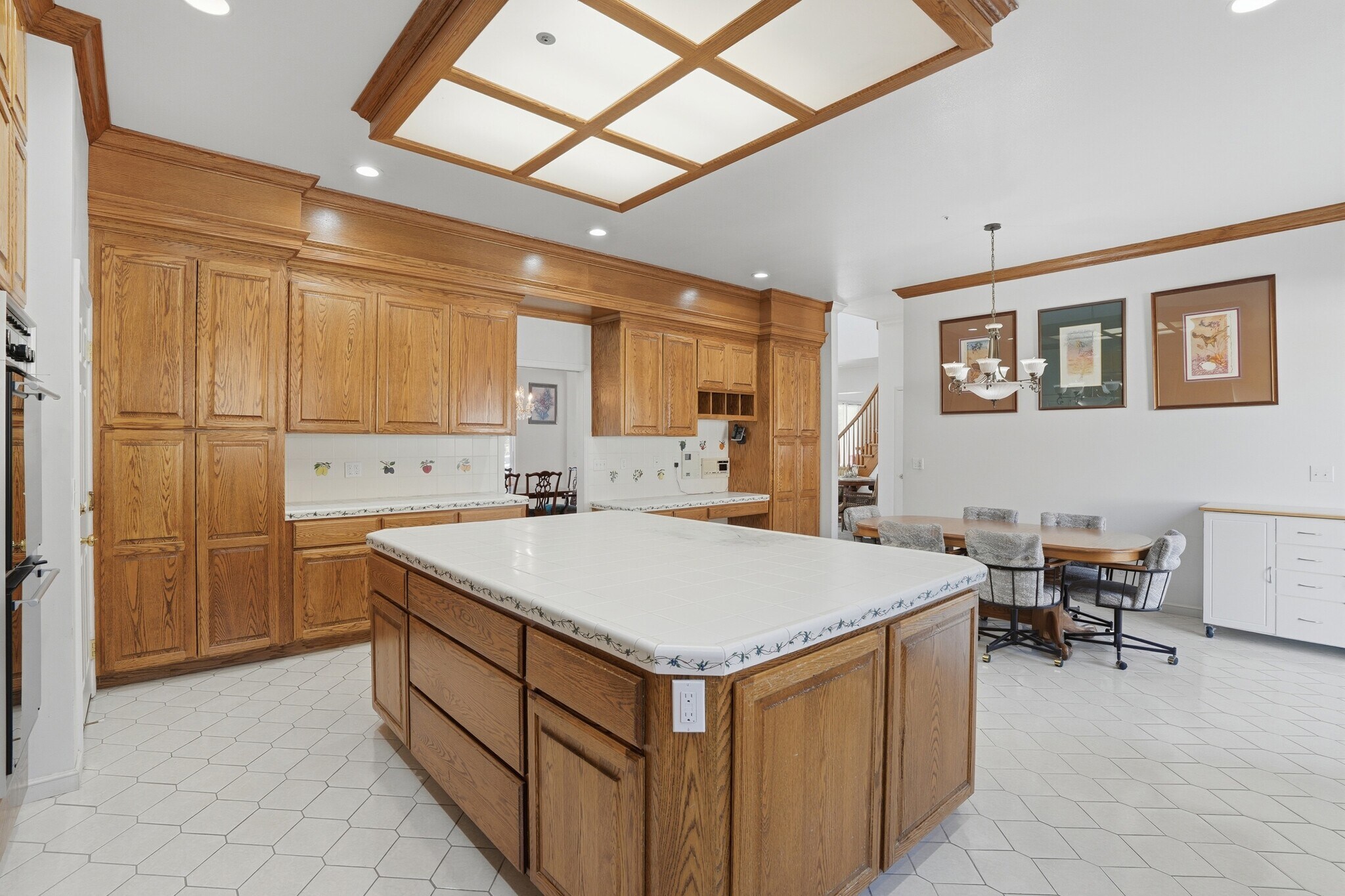 Building Photo - 544 Sunset Way