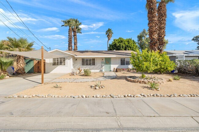 Primary Photo - 77590 California Dr