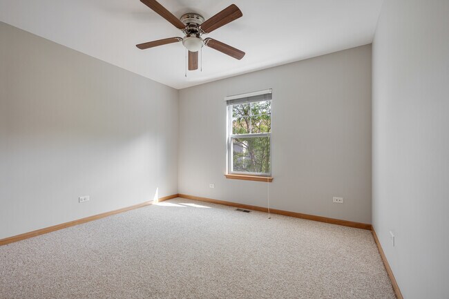 Building Photo - 5568 Cambridge Way