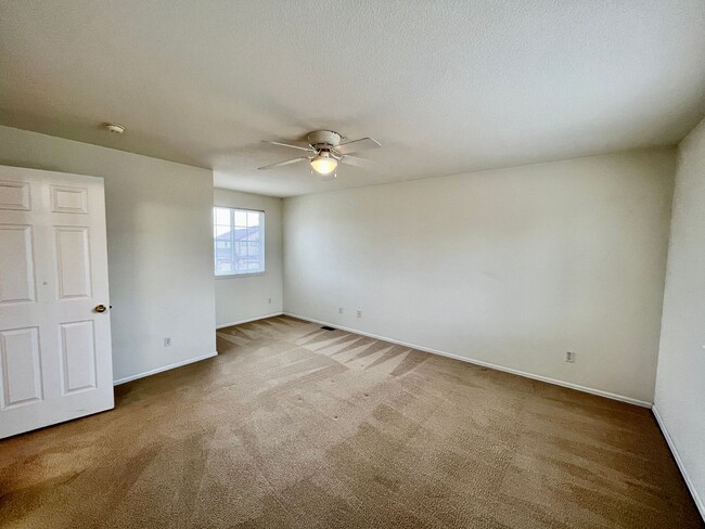 Building Photo - Spacious 4 Bedroom Stetson Hills Home!