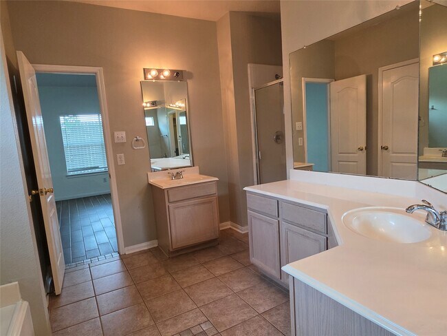 Building Photo - 7002 Plaza Del Sol Dr