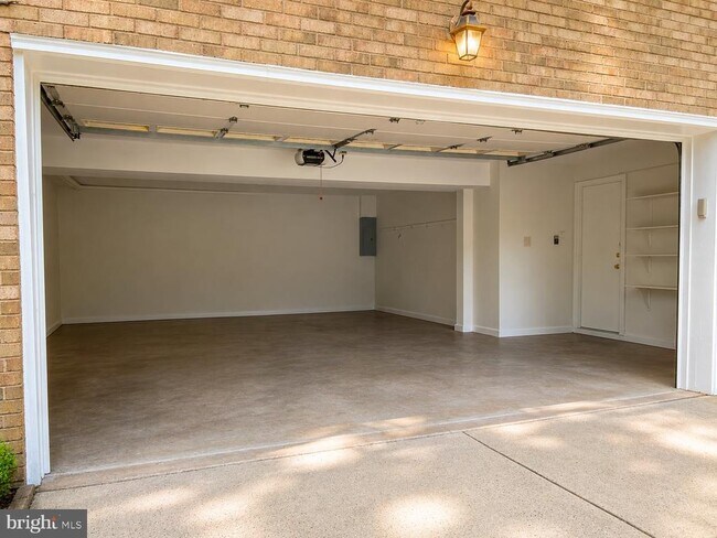 Building Photo - 8425 Blevins Way Ct