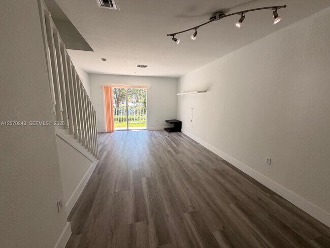 Building Photo - 2054 NE 167th St