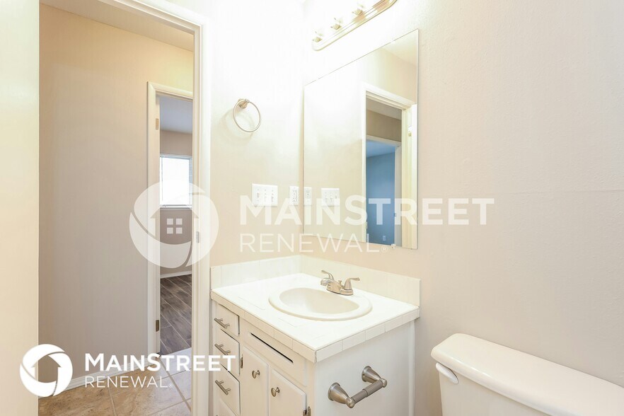 Building Photo - 2504 Yorkshire Ave