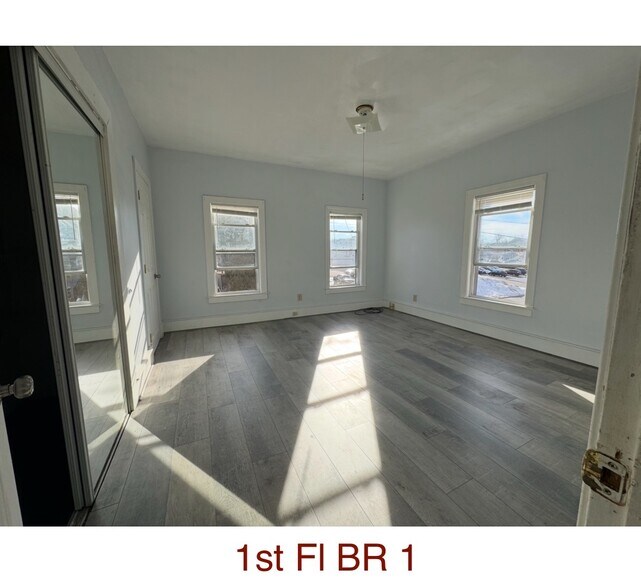 Building Photo - 10 S Kimball St