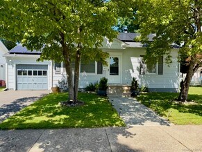 Building Photo - 18 Gariss St