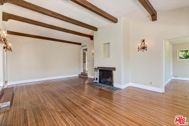 Building Photo - 1215 Edris Dr