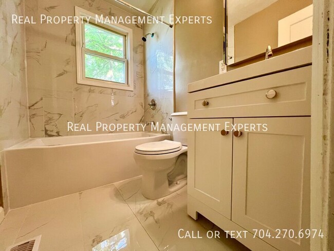 Building Photo - 1105 Balthis Dr