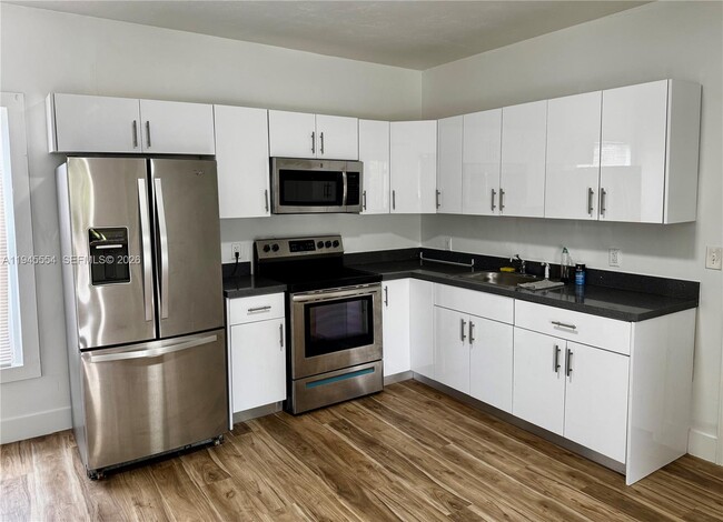 Building Photo - 609 NW 2nd Ave