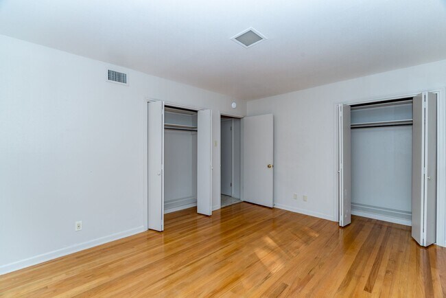 Building Photo - MACARTHUR PARK 3-BEDROOM HOME