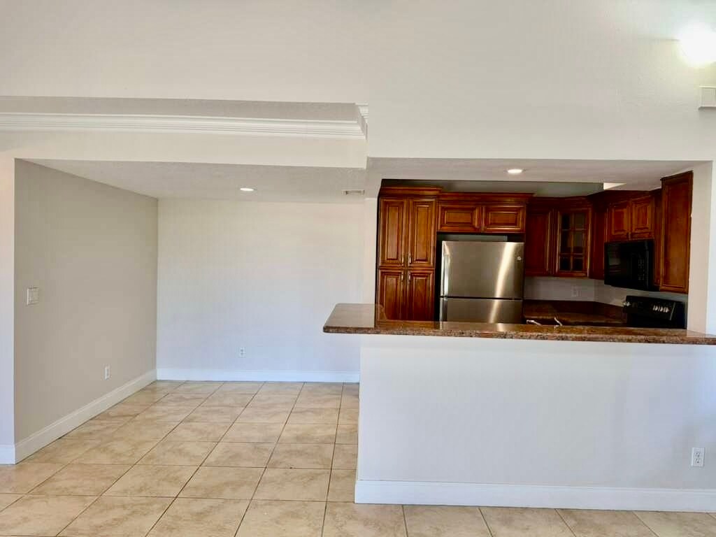 Building Photo - 169 Santa Clara Dr