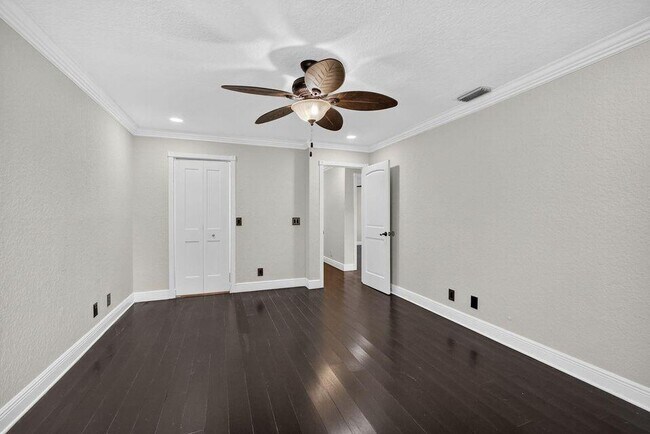 Building Photo - 1295 Longlea Terrace