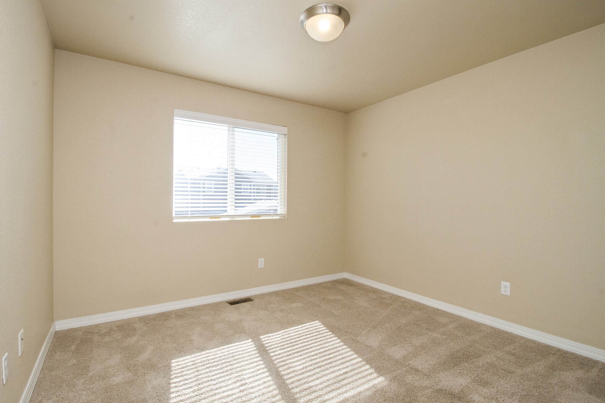 Building Photo - 1728 Portland Gold Dr