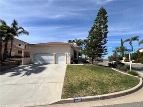 Building Photo - Charming Canyon Lake Home